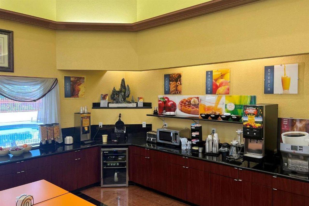 Quality Inn & Suites Cypress Exteriör bild