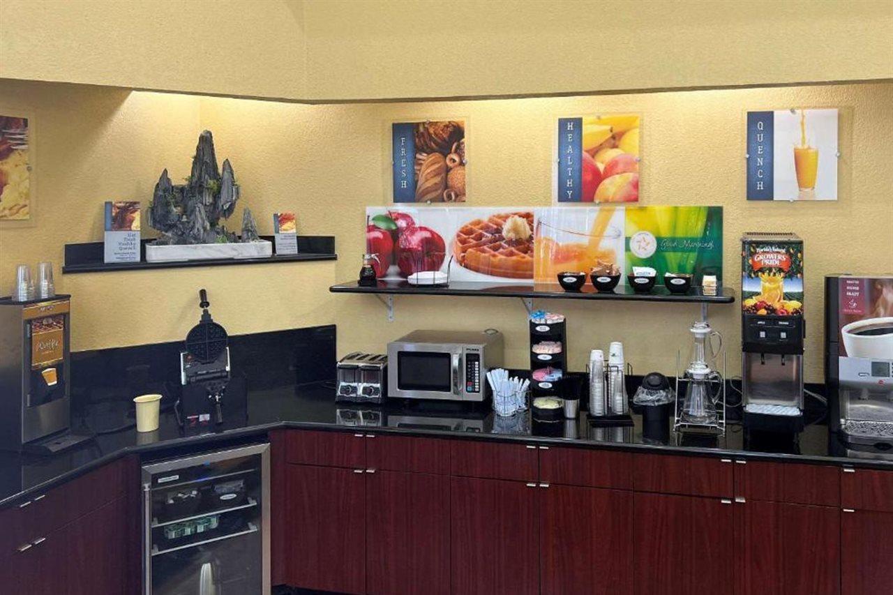 Quality Inn & Suites Cypress Exteriör bild