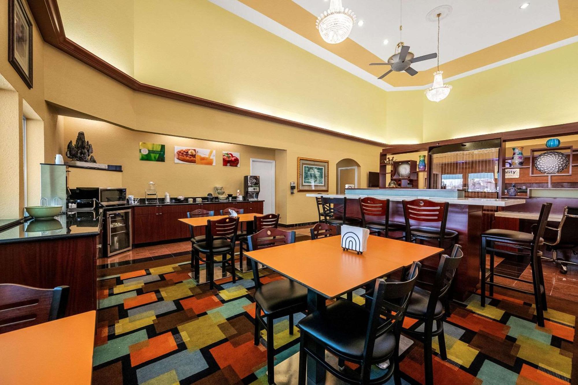 Quality Inn & Suites Cypress Exteriör bild