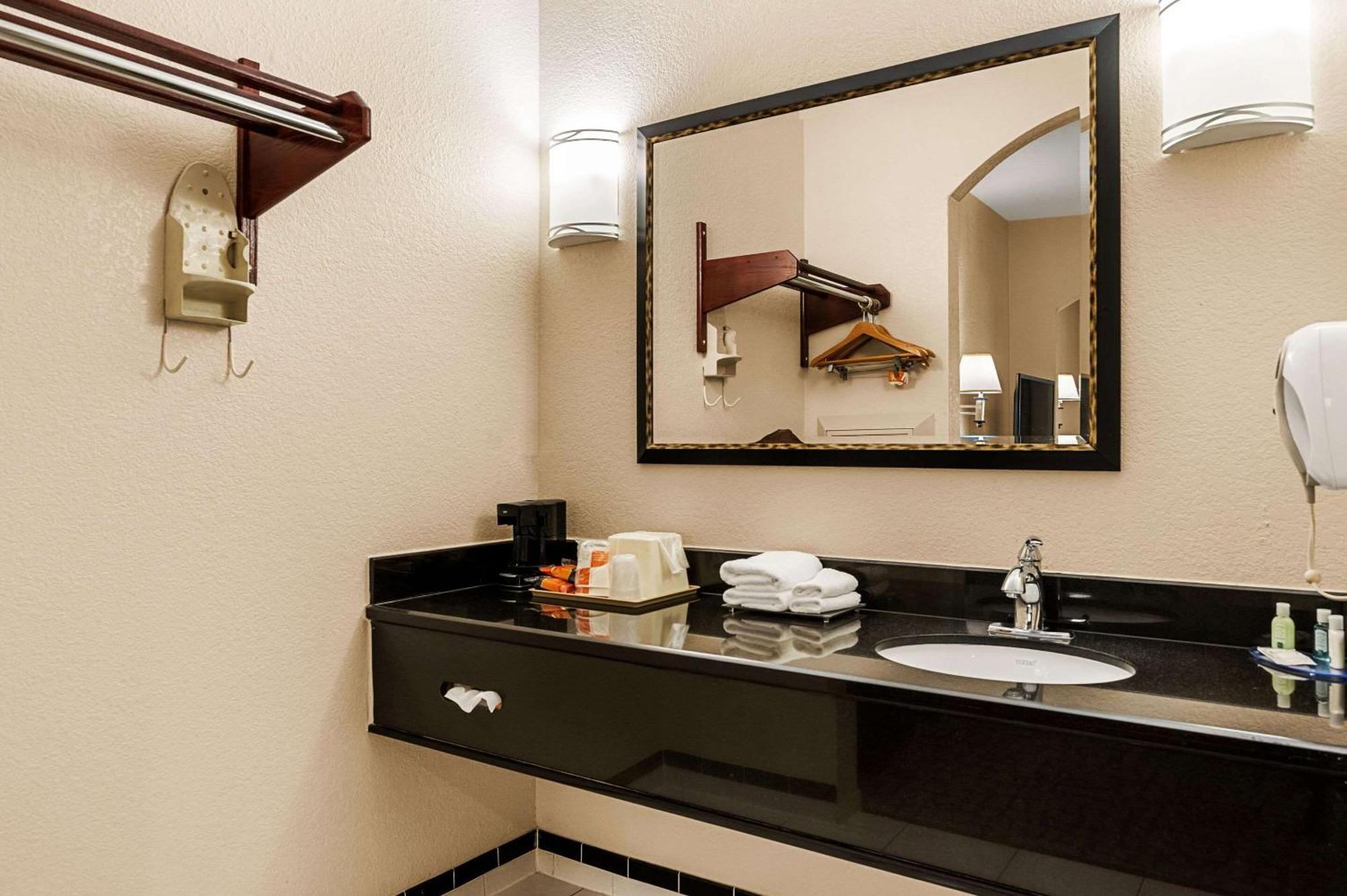 Quality Inn & Suites Cypress Exteriör bild