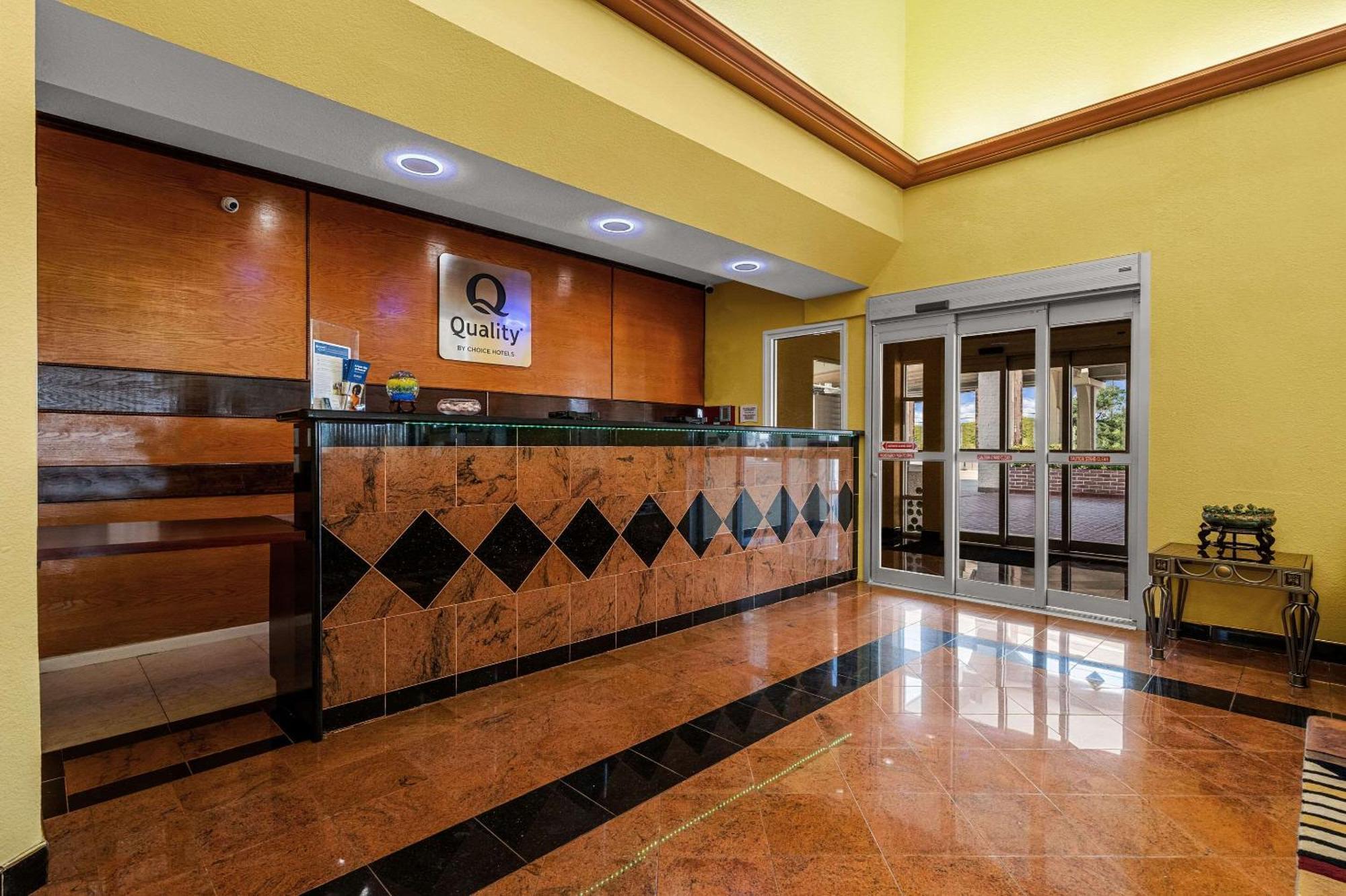 Quality Inn & Suites Cypress Exteriör bild