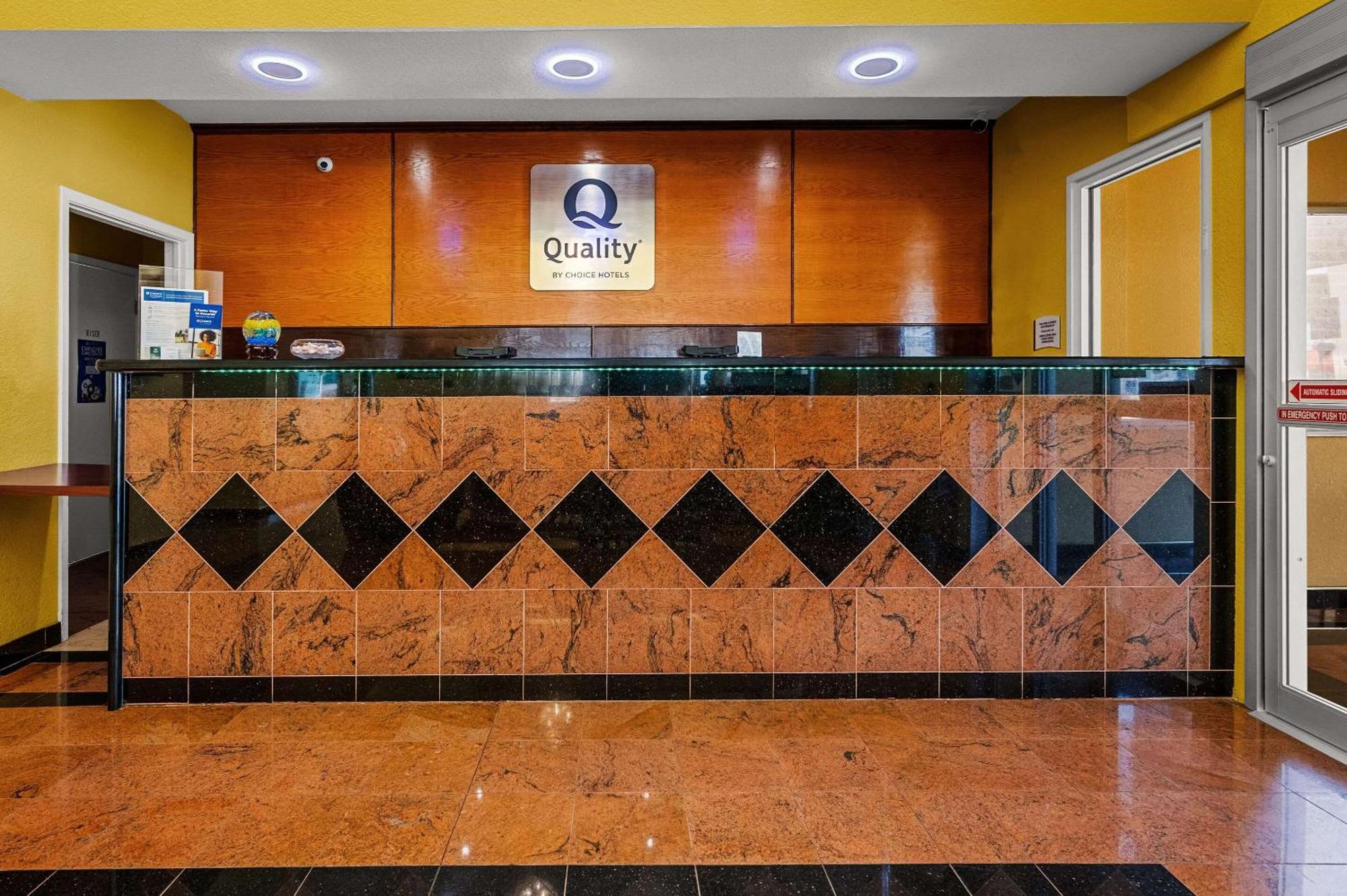 Quality Inn & Suites Cypress Exteriör bild